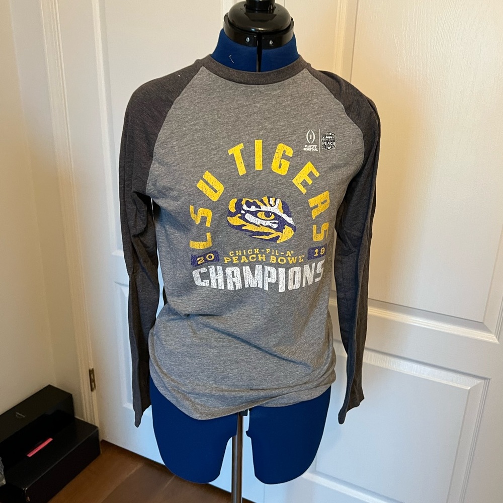 NWOT LSU 2019 CHAMPIONSHIP SHIRT RARE ✨ Louisiana State University Peach Bowl